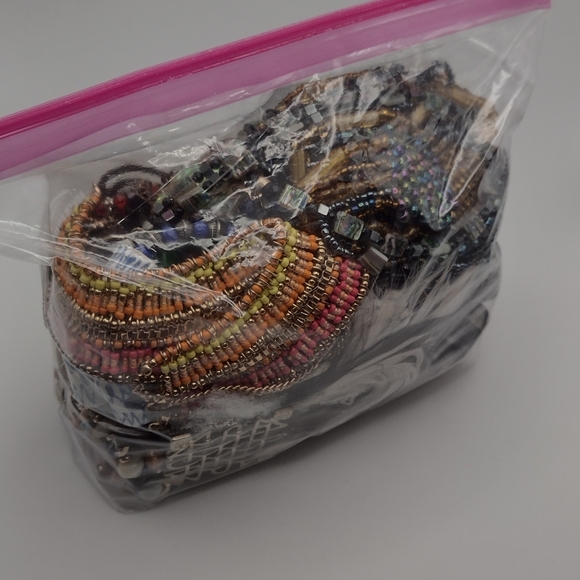 2+ lbs. Assorted Vintage to Modern Necklaces - Picture 3 of 8